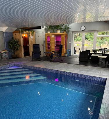 Newcastle Emlyn House | Oakley Bed & Breakfast - Vegetarian, Vegan