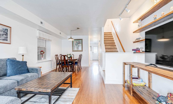 Richmond House | Oaks Retreat Carytown House: Family & Pet Friendly