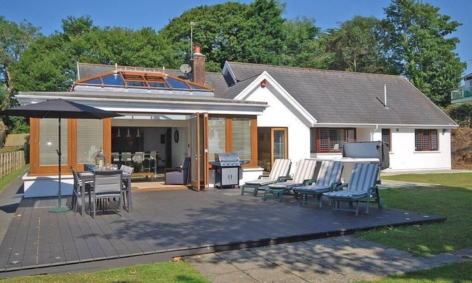 Saundersfoot House | Oaktree Lodge - Luxury Cottage, Hot Tub, Sea Views