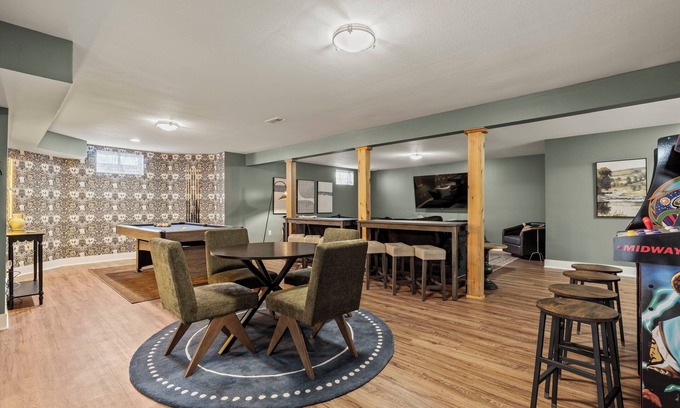 Wisconsin Dells House | Oakwood Manor: Hot Tub, Sauna, Fire Pit, Games