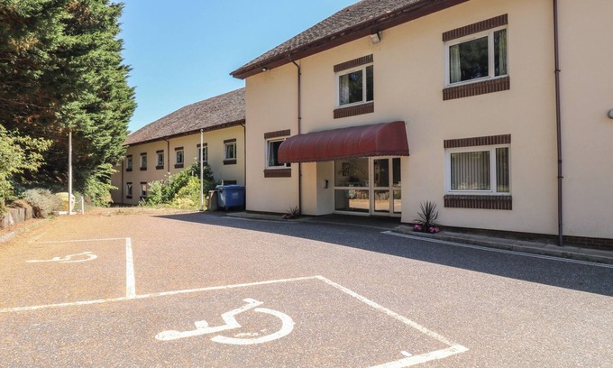 Kingsteignton Cottage | OAKWOOD, pet friendly in Kingsteignton
