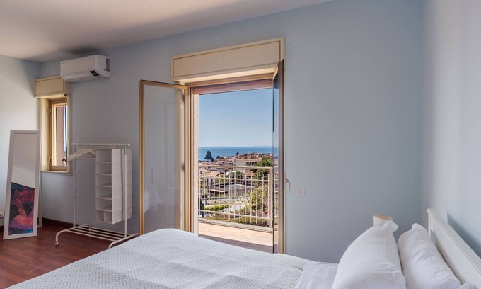 Aci Trezza Apartment | Oasi Azzurra Seaview by Wonderful Italy