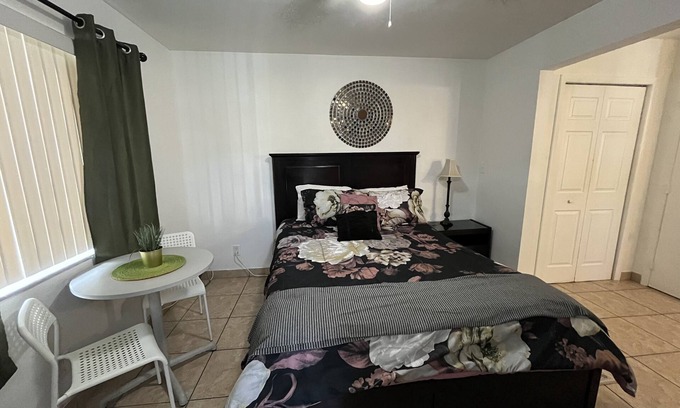 Royal Poinciana Condo | Oasis at Hollywood Unit 8 - Sleep 2