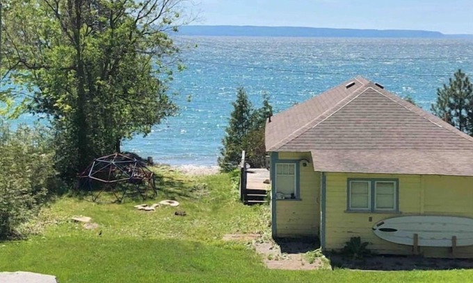 Tiny Cottage | Oasis Beach Cottage-Waterfront-Wifi-AC-4Season-BBQ