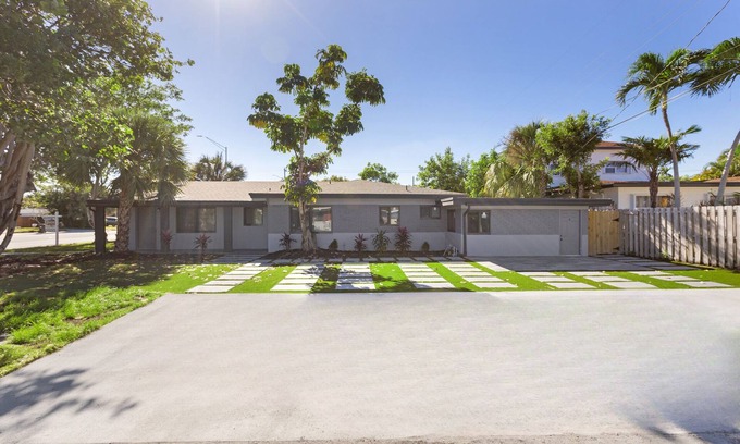 Poinsettia Heights Condo | Oasis by Sun Getaway Rentals Fort Lauderdale