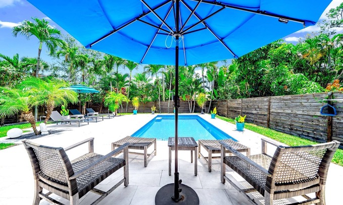 South Corals House | Oasis Heated Pool+Hot Tub! Wilton Drive & Beach!