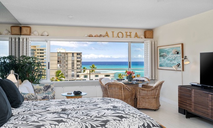 Diamond Head - Kapahulu - St. Louis Condo | Ocean and Diamond Head views from quiet end of Waikiki Beachfront!