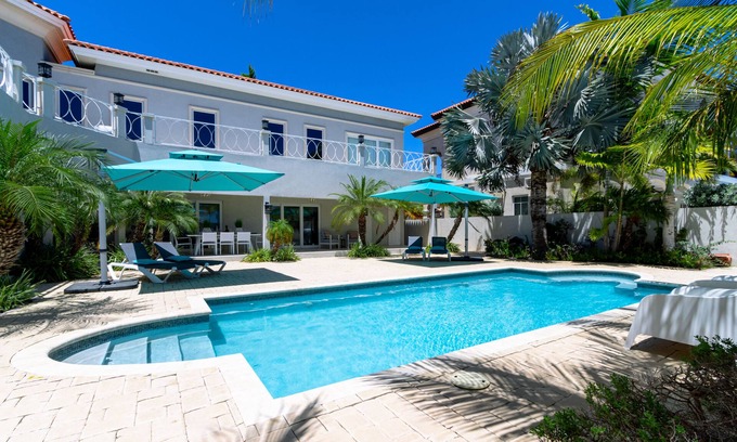 Opal Villa | Ocean and sunset views * Private Pool * BBQ!