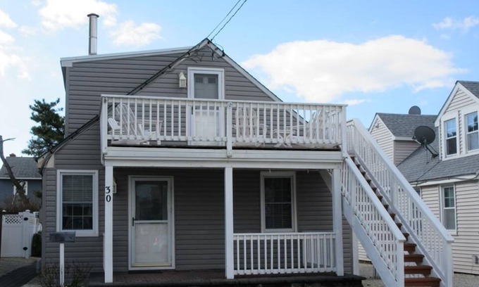Surf City Apartment | Ocean block first floor duplex in Surf City. Immaculate!