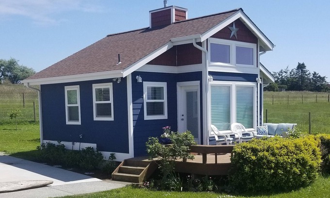 Oak Harbor House | Ocean Bluff Farm Guest House West Side Views of the Ocean, Mountains & Sunsets!