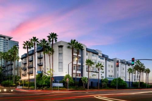 Marina del Rey Apartment | Ocean Breeze - Marina del Rey Suites with Pool, Gym & Hot Tub