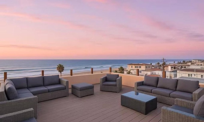 South Mission Beach Apartment | Ocean Breeze Rooftop Deck Condo Sleeps 10