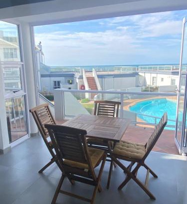 Pollok Beach Apartment | Ocean Breeze