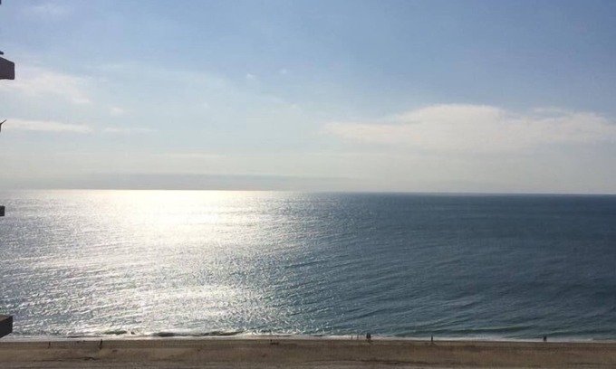 North Ocean City Condo | Ocean City MD Condo- Ocean Front, 2 Bedrooms Plus Den, 2 Full Baths & Sleeps 6