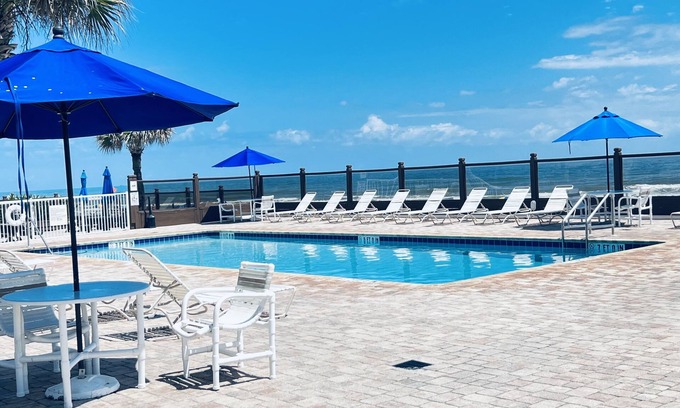 Bostwick Park Condo | ~ Ocean ~ Daze ~ Hideaway ~ Modern Studio near the Beach ~