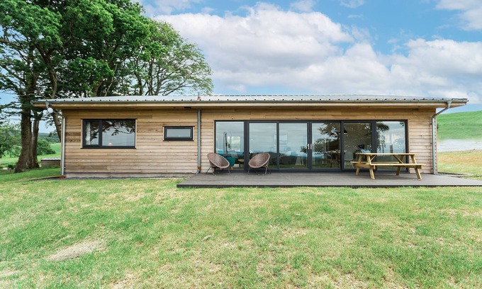Gatehouse-of-Fleet Cottage | Ocean Drive - a lodge that sleeps 6 guests in 3 bedrooms