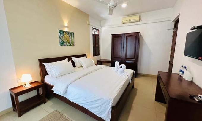 Hikkaduwa Villa | Ocean Front 3-bedroom Cozy Villa with AC, WiFi