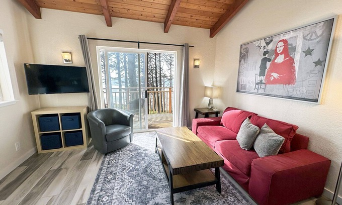 Yachats Condo | Ocean Front! Harmony & Serenity at Oregon House! Stairs to the Beach!