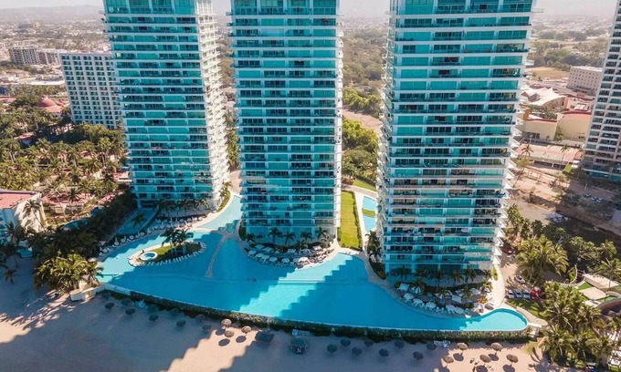 Puerto Vallarta Condo | Ocean Front Luxurious 4 BR Condo at Peninsula