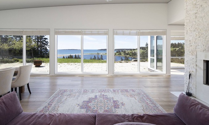 Kingsburg House | Ocean Front Modern South Shore Home
