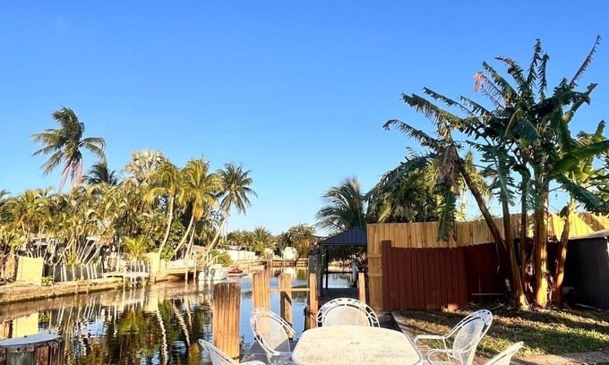 North Central Hollywood House | Ocean Front Suit Independent entrance 8 minutes from the Beach