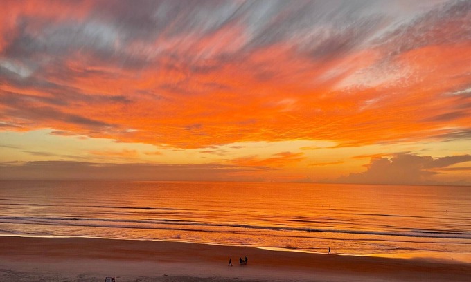 Lenox Park Condo | Ocean front w/Balcony -the "How Sweet It Is!" condo with breathtaking Views
