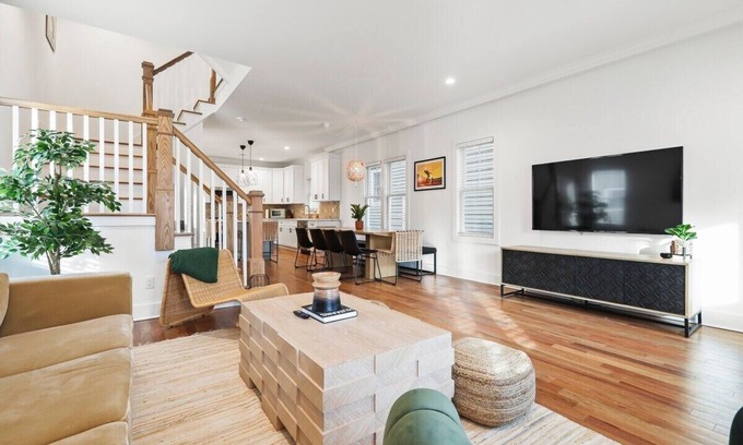 Ocean Grove House | Ocean Grove Gem- Beach-Movies-Arcade near Asbury!