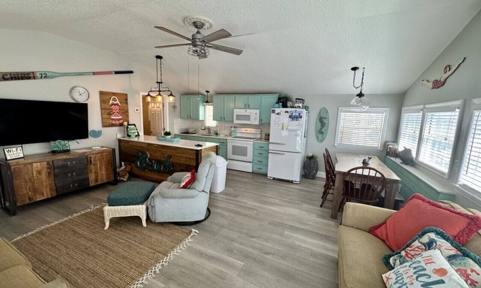 Surfside Beach House | Ocean Lakes, Pet Friendly, Golf Cart, Beach