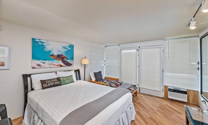 McCully - Moiliili Condo | Ocean & Mountain Views Condo at the Island Colony w/Spectacular Amenities