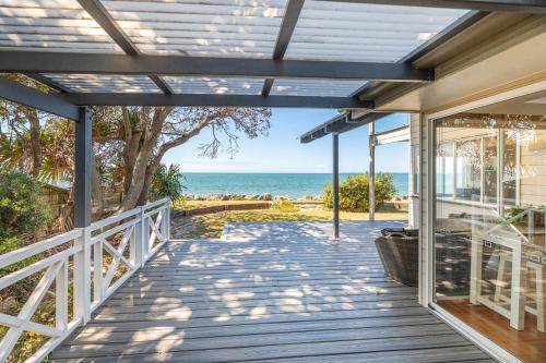 Beachmere House | Ocean Pearl - 3 bedroom beachfront property!