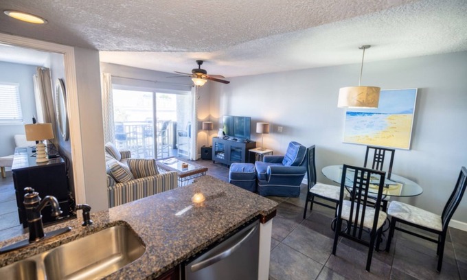 Fernandina Beach Condo | Ocean’s Edge: Your Beachfront Retreat condo w/Pool