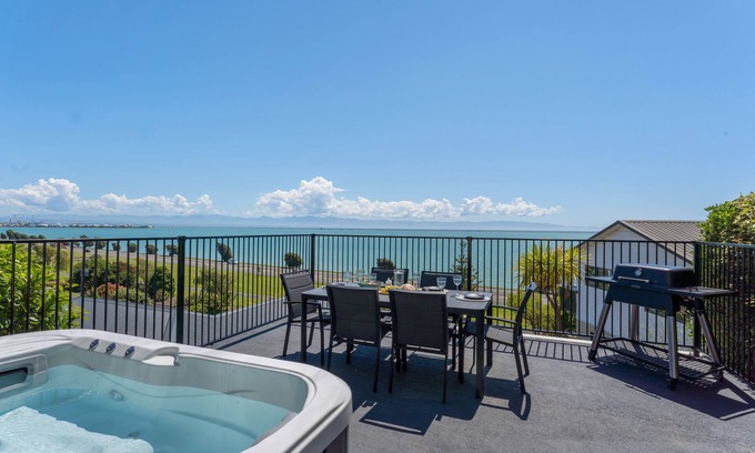 Atawhai House | Ocean Spa Vista - Gorgeous Ocean Views & Deck-top Spa!