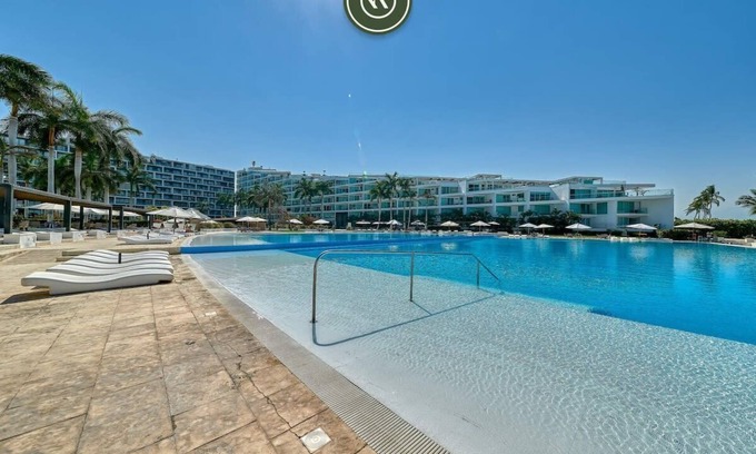 Flamingos Apartment | Ocean view 2BR Condo - Private Terrace - Beach