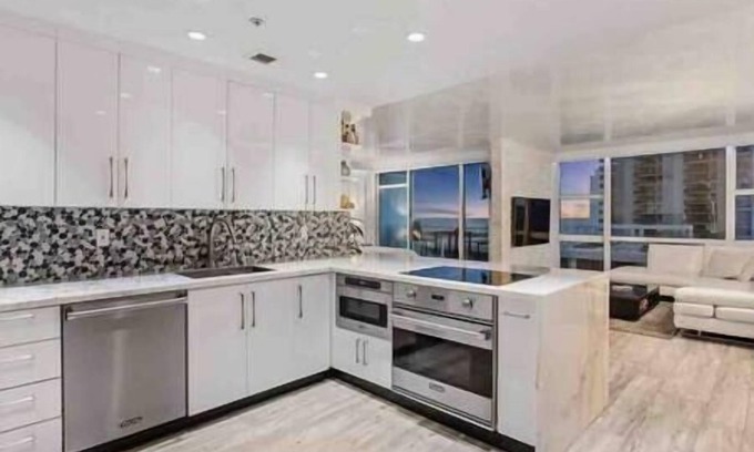 North Beach Condo | Ocean view at the Carillon 🏝⛱