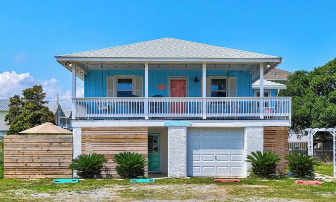 Wilmington Beach House | Ocean view deck, steps from the beach, 2 king beds, easily accommodates four