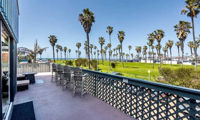South Mission Beach Condo | Ocean View Dream - Massive Private Deck & Grill