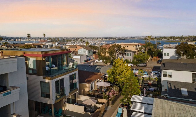 Central Mission Beach House | Ocean View Home in Mission Beach