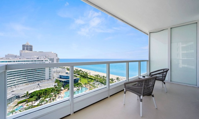 Mid Beach Hotel | Ocean View Luxury Studio at Sorrento in Fontainebleau Hotel in Miami Beach