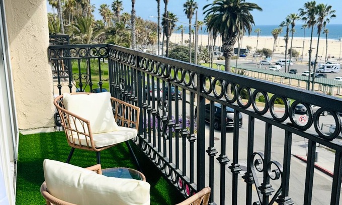 Ocean Park Bed & Breakfast | Ocean View One-Bedroom walking distance from the Santa Monica Pier!
