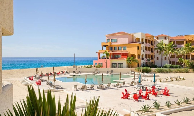 Centro Condo | Ocean View, Pool & Gym Access at Beachfront Gem