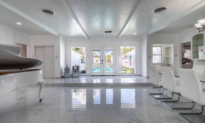 Bay Area House | Ocean View + Poolside Opulence Tennis and HotTub