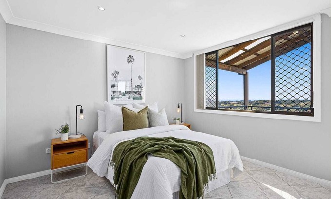 Lake Heights House | Ocean-View Retreat for Family Getawaysn