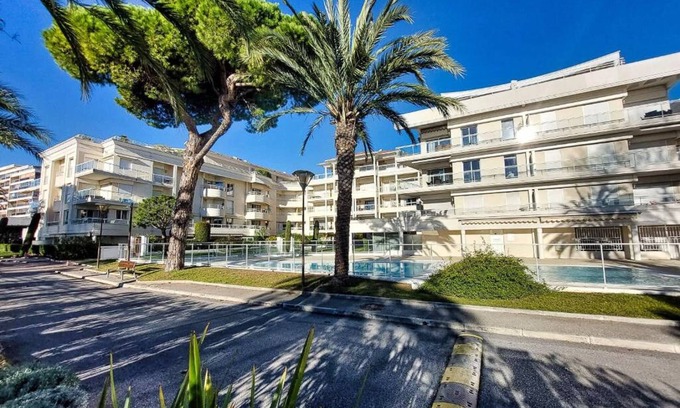 La Bocca Apartment | Ocean View Royal Palm CannesnLuxury apartment overlooking the Mediterranean Sea