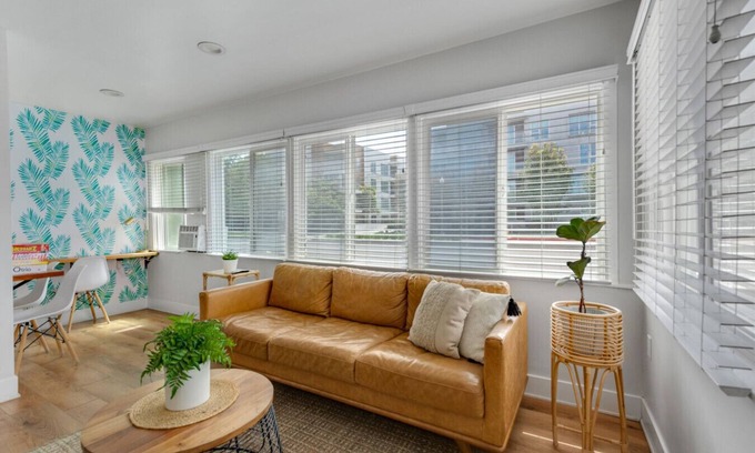 Huntington Beach Bed & Breakfast | OCEAN VIEW|Steps to the Beach, Main St. & Pac City