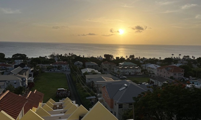 Prospect House | Ocean view townhome in Fitts Village