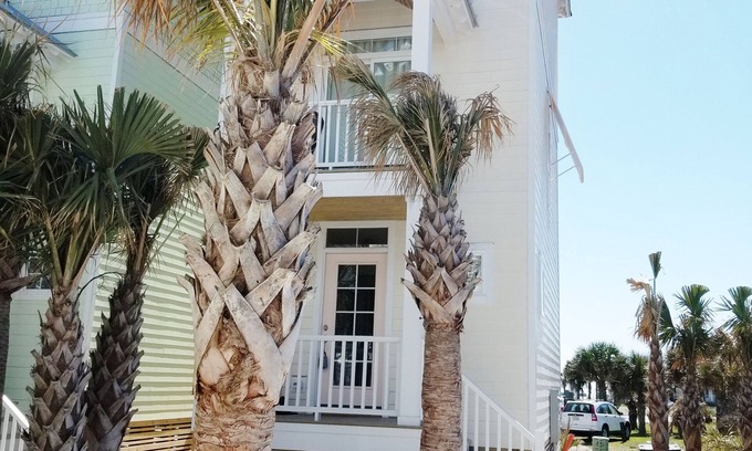Atlantic Beach House | Ocean Views!102 West Terminal Blvd Unit #15 Atlantic Beach, NC