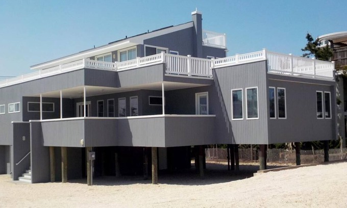 North Beach House | OCEAN VIEWS! BEAUTIFUL HOME SLEEPS 14!