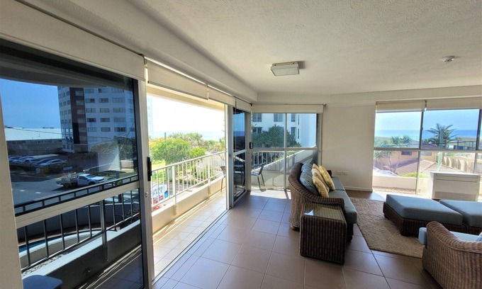 Surfers Paradise Apartment | Ocean Views,Opposite Beach & Park, Wi-Fi, Parking-U11