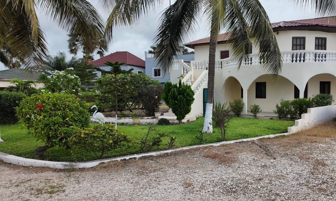Brusubi House | Ocean Walk Guesthouse