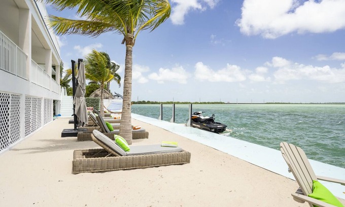 Bay Point House | Ocean9 Villa, amazing waterfront, 15 min away from Duval Street!